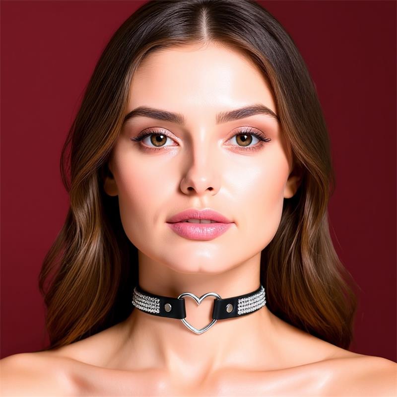 Collar con Corazón y Pedrería Estilo Choker Cuero Vegano Talla Única
