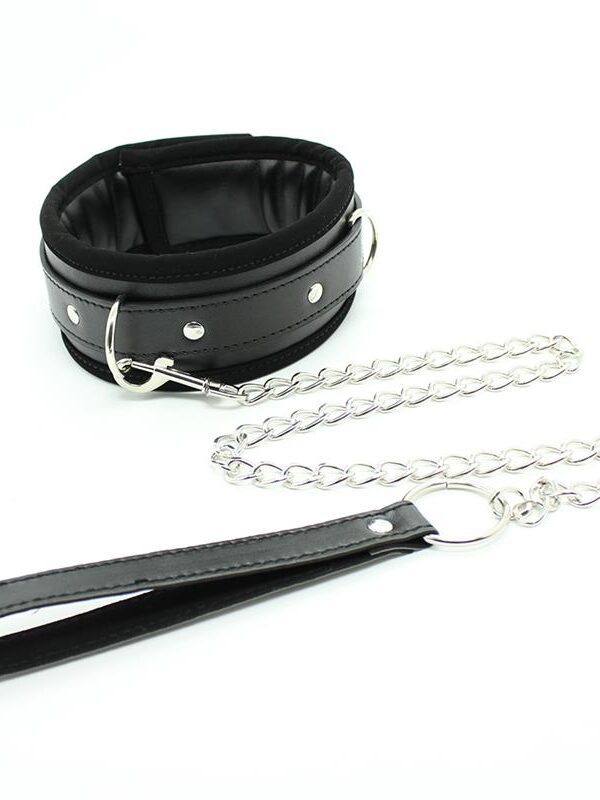 Collar con Correa de Metal e Interior Acolchado Negro